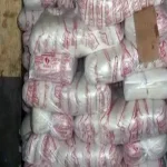 القبض على صاحب بقالة تموينية بأبو كبير لتصرفه فى 12 طنًا من السكر والزيت