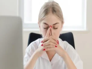 5 أطعمة تزيد شعورك بالقلق.. احذرها وابتعد عنها