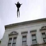 انتحار مدرس بإلقاء نفسه من أعلى عمارة سكنية فى ديرب نجم