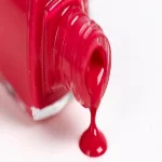 3 طرق مضمونة لإزالة بقع المانيكير من الملابس