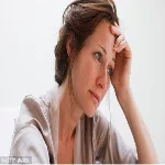 استشارى نفسى يحذر: مشروع قانون الحضانة يعرض الأم للاكتئاب والانتحار 