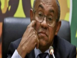 فيفا يقرر إيقاف أحمد أحمد رئيس الكاف 5 سنوات بسبب اتهامات الفساد المالى