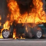 مجهولون يشعلون النار في سيارة أمين شرطة بالقرين