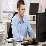 دراسة: الجلوس لفترة طويلة يزيد نسب الإصابة بأمراض القلب