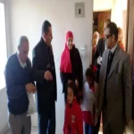 محافظ الشرقية يسلم مواطنة من الأسر الأكثر إحتياجاً وحدة سكنية بالنوافعة فى فاقوس