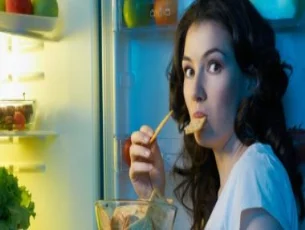 4 أكلات سناكس صحية يمكنك تناولها عند الجوع ليلاً