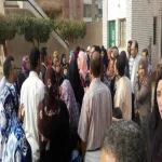 تجمهر أولياء الأمور داخل مدرسة لغات بالزقازيق لسرعة إصلاح تصدعات بالفصول