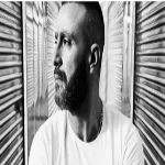 أحمد السقا ينشر البوستر الدعائى لفيلم "هروب اضطرارى" 