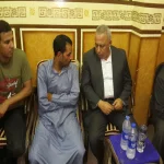 محافظ الشرقية لوالد شهيد: "نفسى استشهد زى ابنك.. وأى طلب أنا تحت رجلك"