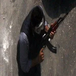 مجهولان يقتحمان محل محمول ويسرقان 180 ألف جنيه ويصيبان صاحبه 