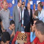 رئيس جامعة الزقازيق يتفقد خيمة الأسر الطلابية