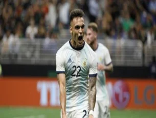 الإصابة تحرم لاوتارو من المشاركة مع الأرجنتين ضد بيرو بتصفيات المونديال