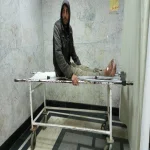 بالصور| مستشفى بالشرقية يحتجز "مشرد" عثر عليه فى حالة خطرة