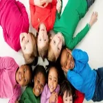 كيف تحمى طفلك من البيئة المحيطة به إذا كانت سيئة؟.. هذه نصائح تساعدك