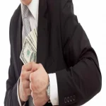 كثرة طلبات المرأة تؤدي الزوج أحياناً إلي الإختلاس 