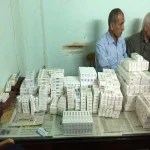 بالصور | ضبط كميات كبيرة من الأدوية غير المصرح ببيعها فى صيدلة مخالفة بالحسينية