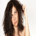 لماذا تحتاجين إلى تغيير روتين العناية بالشعر خلال فصل الشتاء؟