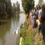 نجاة طفل من الغرق سقطت سيارة والده في ترعة بالشرقية