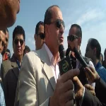 وزير الزراعة لمدير معمل الثروة السمكية: لما يكون فيه زيارة وقف حد يستقبلنا