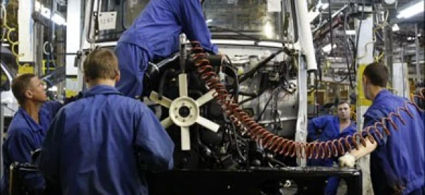 القوى العاملة بالشرقية تُنهى إضراب 275 عاملًا بشركة "تكنو جاز" بالعاشر