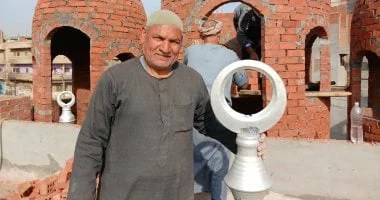 مصر الحلوة.. عم شوقى 50 سنة فى بناء وتصميم قباب مساجد الشرقية.. قضى عمره فى تصميم المساجد والمآذن وفق الطراز الإسلامي التراثى.. أبنائه يسيران على خطاه.. ويؤكد: أقوم بالعمل مجانا لوجه الله.. فيديو وصور