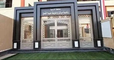 رصف وتركيب بلاط إنترلوك بالشوارع الداخلية بمركز منيا القمح