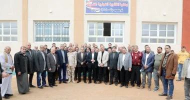 محافظ الشرقية يفتتح مدرسة بهنيا الثانوية وسوق اليوم الواحد بديرب نجم