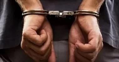 ضربها بعكاز حديد كسر لها أصابع اليد.. ضبط طالب تعدى على شقيقته بالشرقية