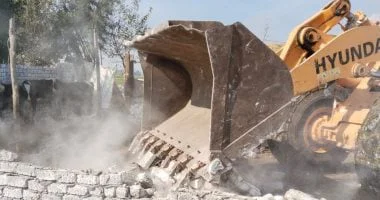 إزالة 13 حالة تعدى بالبناء فى أولى أيام الموجة 28 بالشرقية