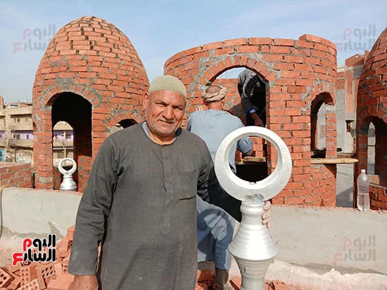 أكثر-من-50-عاما-فى-بناء-قباب-المساجد-متطوعا