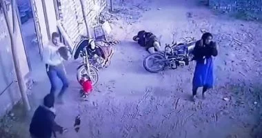 سبب خلافات الجيرة.. ضبط المتهمين بالتعدى بـ فأس على أسرة بالشرقية