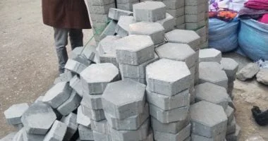 تعرف على نسب تنفيذ الإنترلوك ومجمع مواقف الحسينية بالشرقية