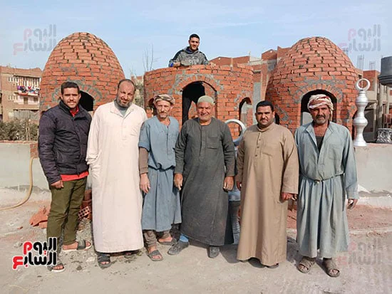 أثناء-بناء-قباب-مسجد-الفتح-بقرية-شنبارة