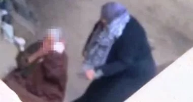 القبض على سيدة متهمة بتعذيب والدتها المسنة بقرية فى الشرقية