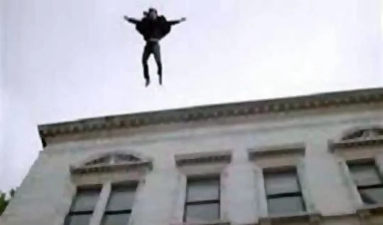 انتحار مدرس بإلقاء نفسه من أعلى عمارة سكنية فى ديرب نجم