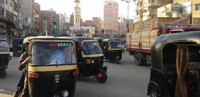 سائقو التوك توك يتحدون محافظ الشرقية ..تعرف علي السبب