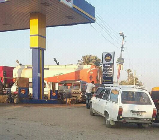 صور| طوابير ممتدة أمام محطات الوقود في الشرقية.. والتموين: مفيش أزمة