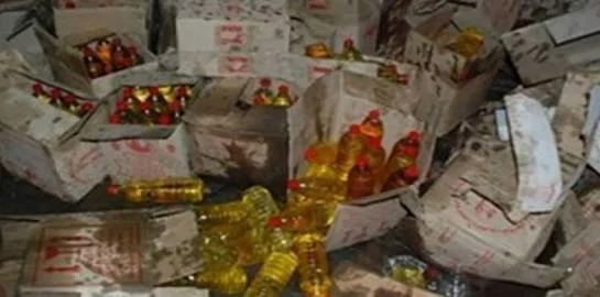 ضبط طن سكر وزيت مجهول المصدر داخل مخزن في الشرقية