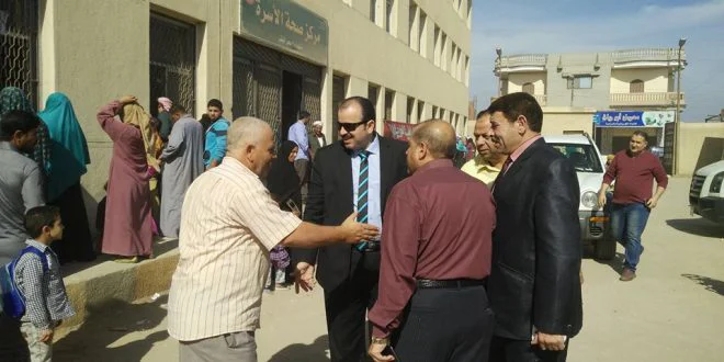  وكيل الصحة بالشرقية يُتابع سير العمل بالقافلة الطبية بقرية «بحر البقر»