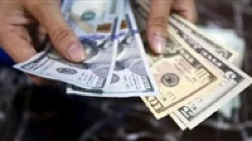 سقوط طالب وعامل يتاجران فى النقد الأجنبى بالزقازيق