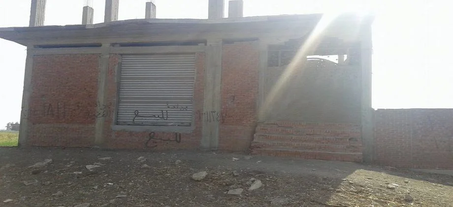 بالصور | مواطن يعرض منزله للبيع بالزقازيق بعد سرقة البوابة