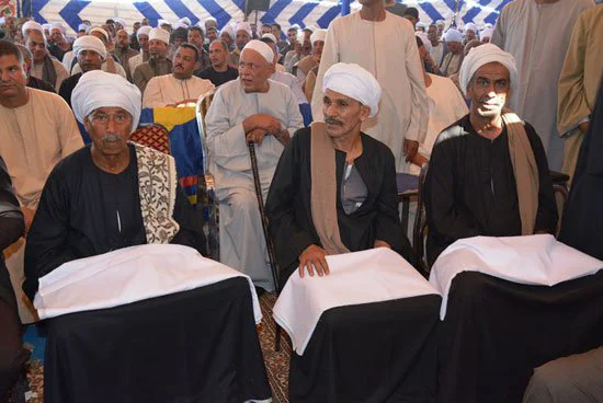 بالصور.. 3 أكفان تنهى خصومة ثأرية بين عائلتين بسوهاج "عطية" و"عثمان " 