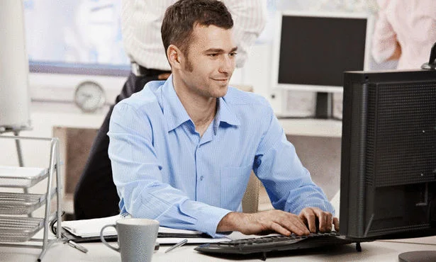 دراسة: الجلوس لفترة طويلة يزيد نسب الإصابة بأمراض القلب