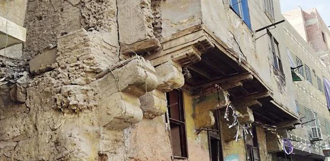 انهيار جزئي بعقار في الزقازيق يؤدي لتصدع منزل مجاور وإخلائه من السكان