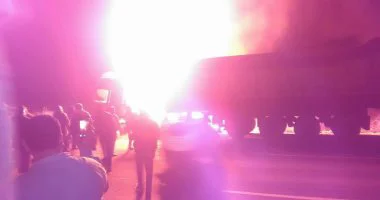 السيطرة على حريق بسيارة محملة بالبنزين وأخرى ملاكى فى أولاد صقر