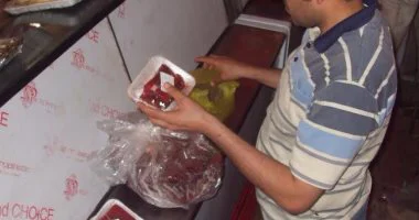 إغلاق 66 منشأة غذائية بالشرقية وإعدام طنين من الأغذية الفاسدة