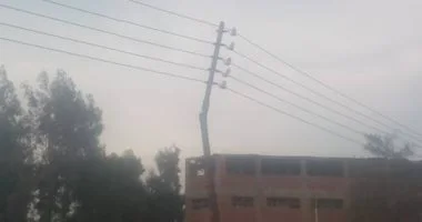 بالصور | أهالى ديرب نجم بالشرقية يشكون من تهالك أعمدة الإنارة