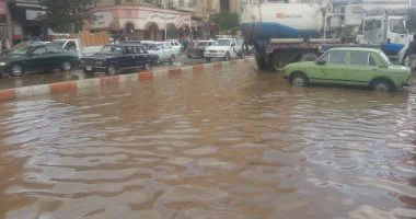 شوارع مدينة بلبيس تغرق فى المياه بسبب إنفجار المواسير