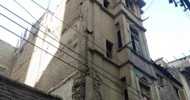 إخلاء منزل مكون من 4 طوابق آيل للسقوط بطنطا