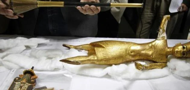 ضبط 4 أشخاص قبل بيعهم تمثال أثرى بههيا